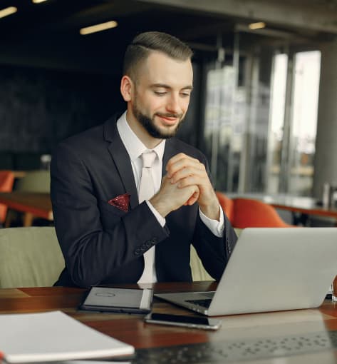 stylish-businessman-working-cafe